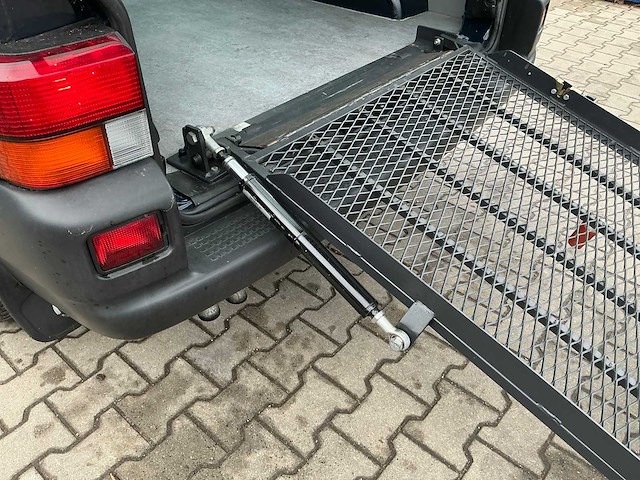 Volkswagen transporter t4 2.4d 5 cilinder bedrijfswagen met oprijklep/laadplateau - afbeelding 30 van  38