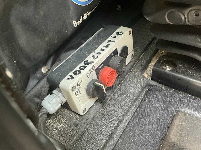 Volkswagen transporter vuilniswagen - afbeelding 11 van  24