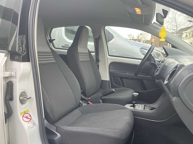 Volkswagen up! 1.0 bmt high up! 2018 | h-441-xk - afbeelding 11 van  18
