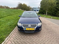 Volkswagenpassat variant 2.0 fsi highline, 01-xl-hp - afbeelding 2 van  29