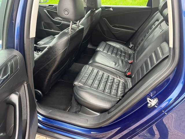 Volkswagenpassat variant 2.0 fsi highline, 01-xl-hp - afbeelding 17 van  29