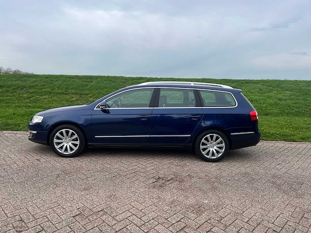 Volkswagenpassat variant 2.0 fsi highline, 01-xl-hp - afbeelding 23 van  29