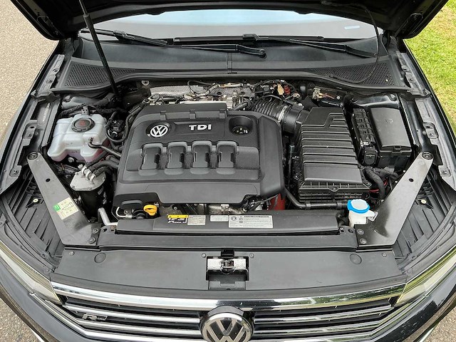 Volkwagen - passat - 2.0 bitdi, 4 motion, r line - car - 2020 - afbeelding 14 van  27