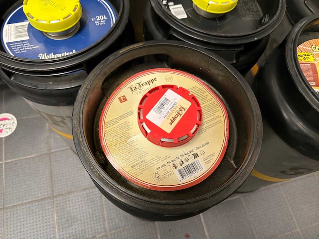 Volle bier fusten (5x) - afbeelding 1 van  3