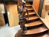 Volle eik. nieuwe volle eiken trap 7 treden met gesculpteerde leuning. - afbeelding 2 van  4