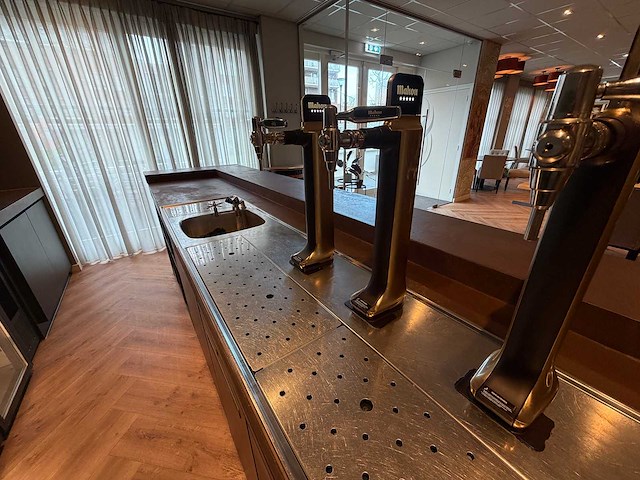 Volledig barmeubel met 3-delige tapkraan en achterwand - afbeelding 10 van  14