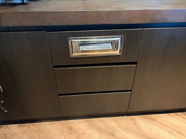 Volledig barmeubel met 3-delige tapkraan en achterwand - afbeelding 13 van  14