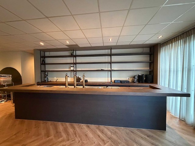 Volledig barmeubel met 3-delige tapkraan en achterwand - afbeelding 1 van  14