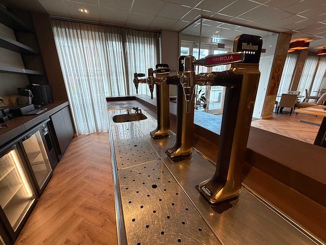 Volledig barmeubel met 3-delige tapkraan en achterwand - afbeelding 6 van  14