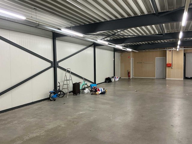 Volledig bedrijfspand met overkapping - afbeelding 4 van  110