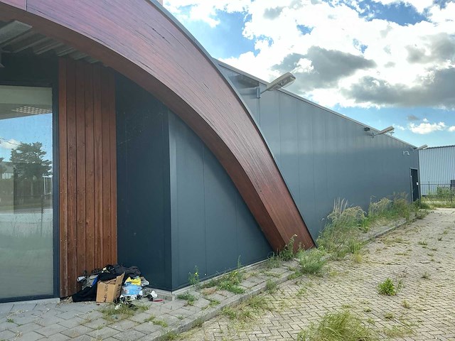 Volledig bedrijfspand met overkapping - afbeelding 13 van  110
