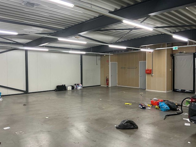 Volledig bedrijfspand met overkapping - afbeelding 110 van  110