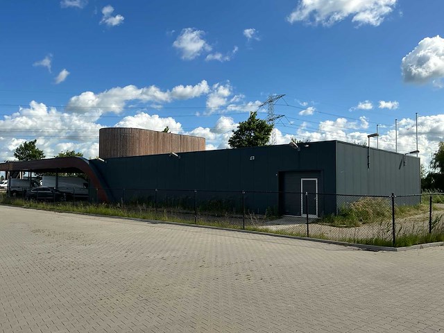 Volledig bedrijfspand met overkapping - afbeelding 1 van  87