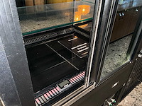 Volledige balie met vitrinekasten - afbeelding 15 van  40