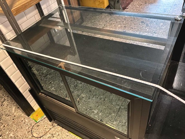 Volledige balie met vitrinekasten - afbeelding 29 van  40