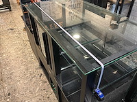 Volledige balie met vitrinekasten - afbeelding 40 van  40