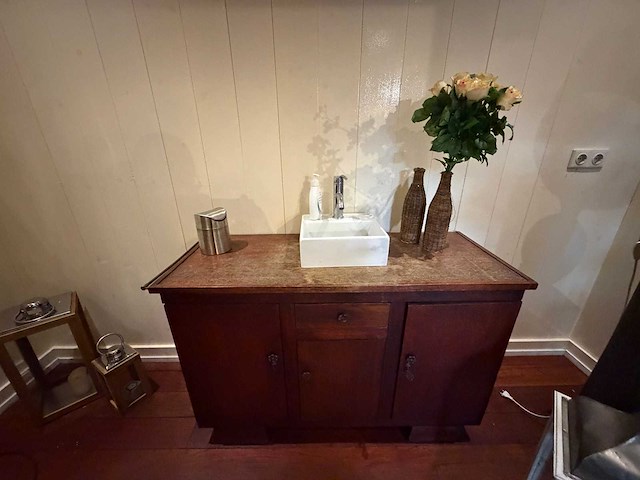 Volledige inhoud bruiloft kamer - afbeelding 3 van  7