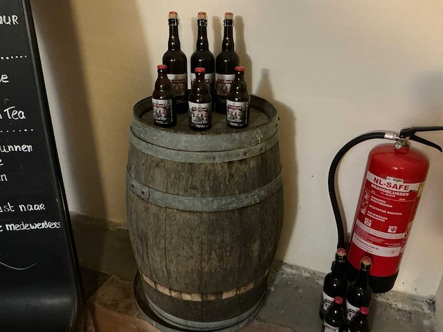 Volledige inventaris barmeubels (faillissement) - afbeelding 30 van  45