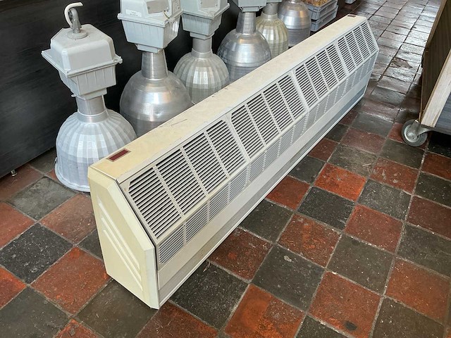 Volledige inventaris barmeubels (faillissement) - afbeelding 36 van  45
