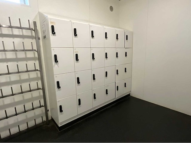 Volledige kleedkamerinrichting - afbeelding 3 van  10