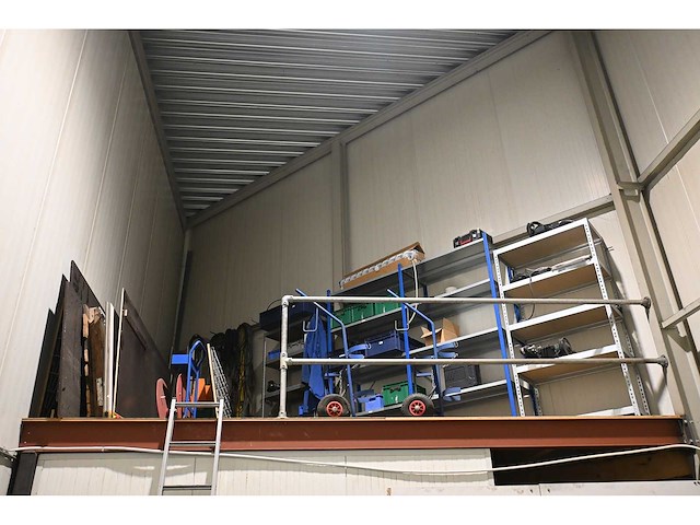 Volledige (rvs) inhoud entresolvloer - afbeelding 1 van  15