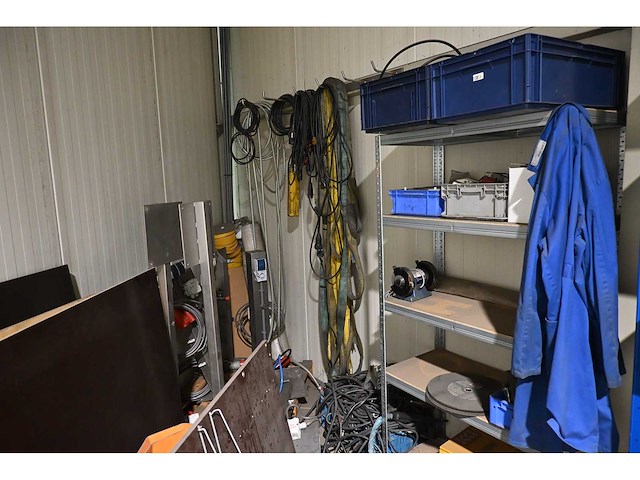 Volledige (rvs) inhoud entresolvloer - afbeelding 3 van  15