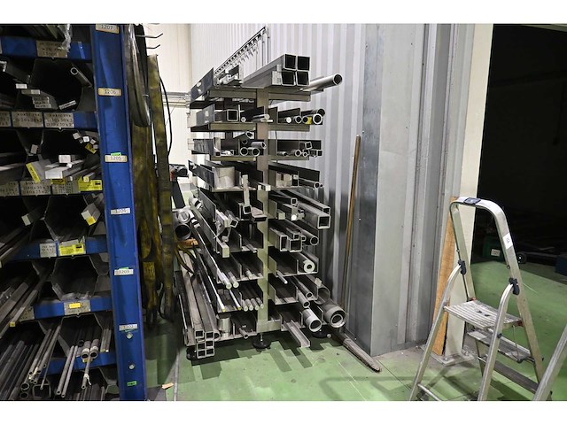 Volledige voorraad 304/316 rvs buizen, balken, kokers, strip, etc. inclusief 9-delige rvs stelling - afbeelding 1 van  9
