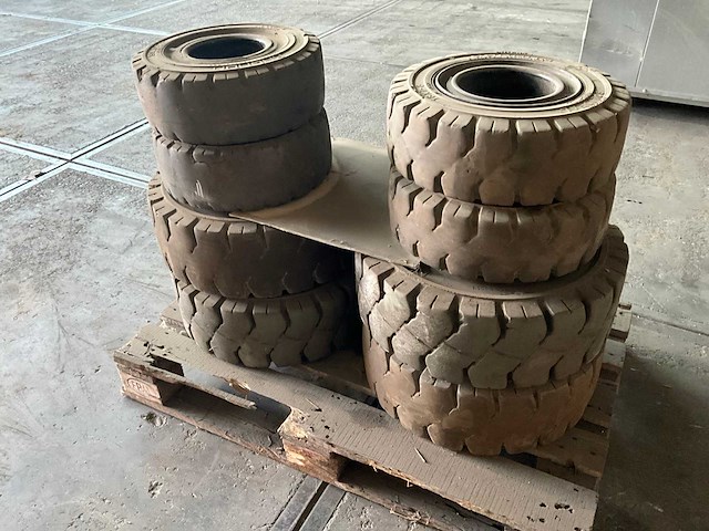 Volrubber banden set (2x) - afbeelding 1 van  5