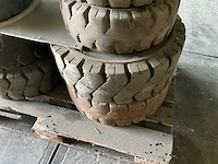 Volrubber banden set (2x) - afbeelding 2 van  5