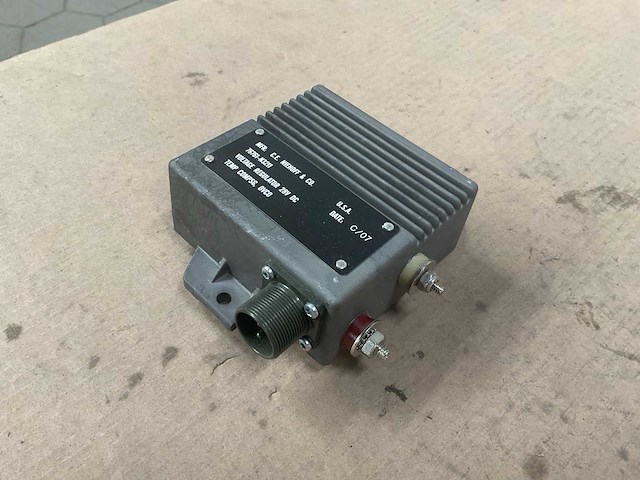 Voltage regulator (3x) - afbeelding 1 van  6