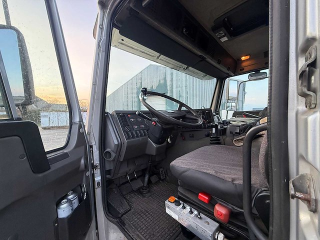 Volvo - 1995 - - vrachtwagen - afbeelding 5 van  20