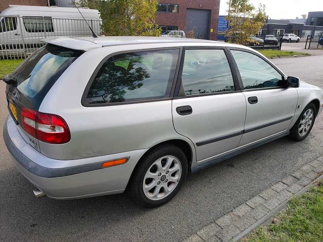 Volvo - 2002 - v40 - 1.8 europa - 15-jz-bg - afbeelding 10 van  15