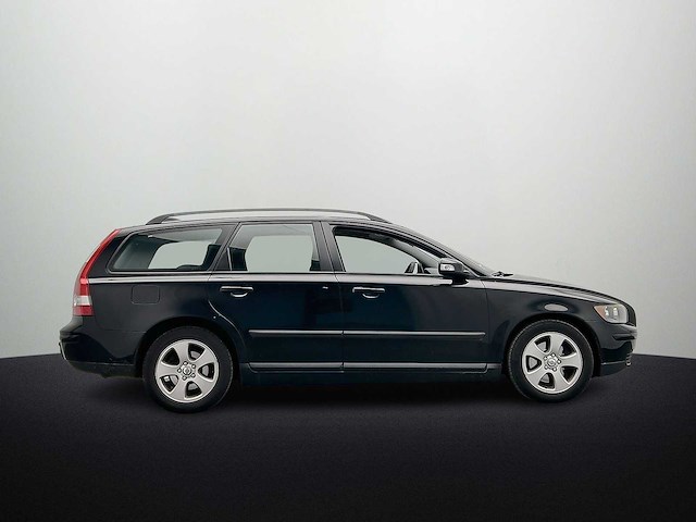 Volvo - 2006 - v50 - 2.4i - personenauto - afbeelding 2 van  17