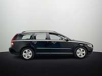 Volvo - 2006 - v50 - 2.4i - personenauto - afbeelding 2 van  17