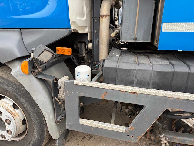 Volvo - 2009 - veegmachine - vrachtwagen - afbeelding 1 van  6