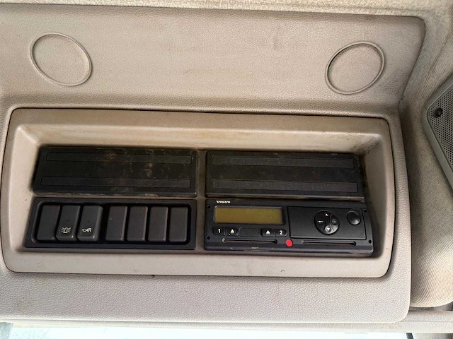 Volvo - 2009 - veegmachine - vrachtwagen - afbeelding 5 van  6