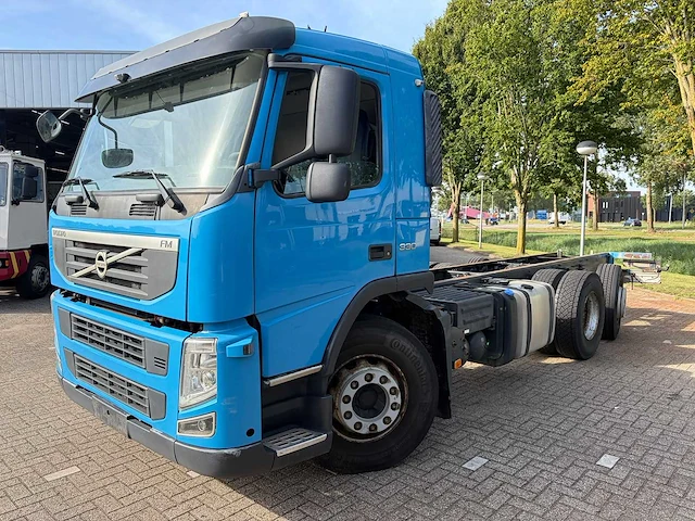 Volvo - 2010 - fm 330 - chassis vrachtwagen - afbeelding 1 van  11