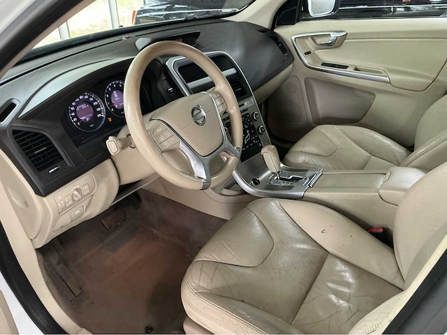 Volvo - 2011 - xc60 - 3.2 awd momentum - afbeelding 9 van  32