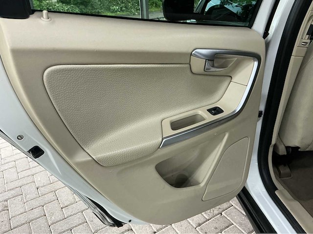 Volvo - 2011 - xc60 - 3.2 awd momentum - afbeelding 18 van  32