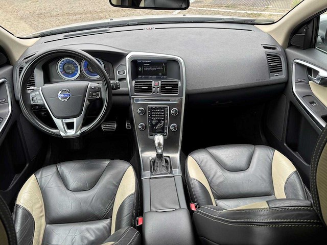 Volvo - 2012 - xc60 - 3.0 t6 awd summum - hdk-76-s - afbeelding 2 van  18