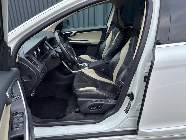 Volvo - 2012 - xc60 - 3.0 t6 awd summum - hdk-76-s - afbeelding 17 van  18