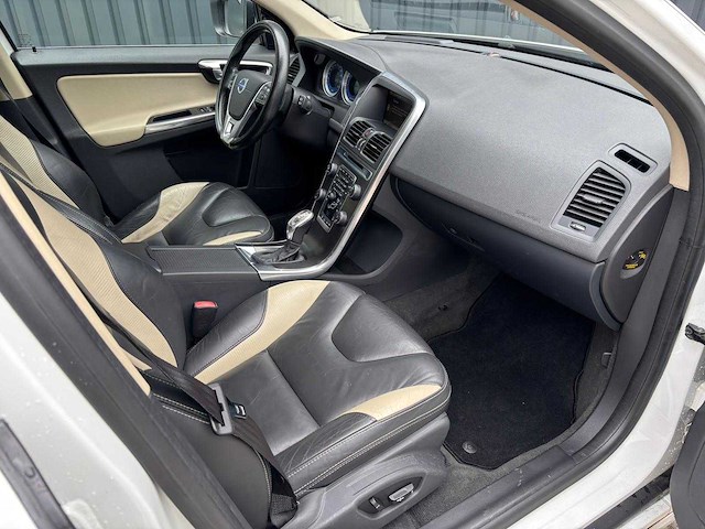 Volvo - 2012 - xc60 - 3.0 t6 awd summum - hdk-76-s - afbeelding 7 van  18