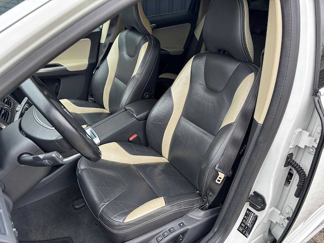Volvo - 2012 - xc60 - 3.0 t6 awd summum - hdk-76-s - afbeelding 18 van  18