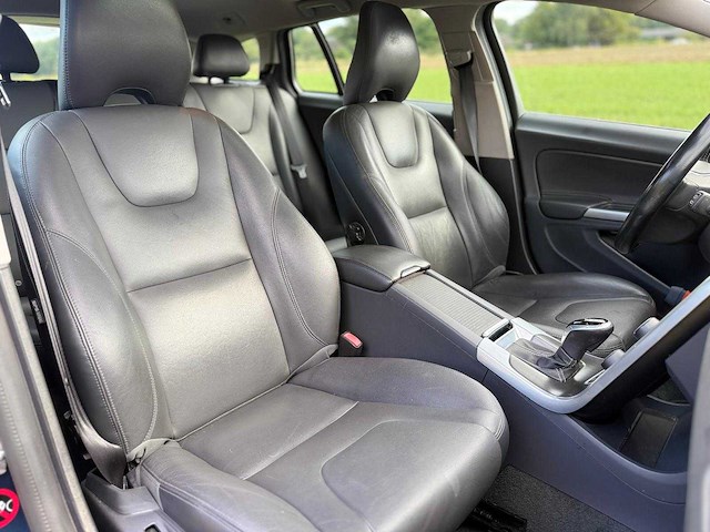 Volvo - 2013 - v60 - 2.4 d6 awd pl.i sum. - 7-szh-17 - afbeelding 7 van  15