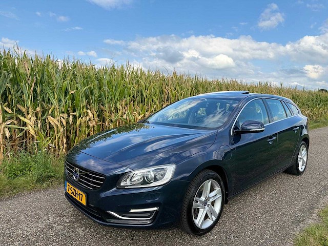 Volvo - 2013 - v60 - 2.4 d6 awd pl.i sum. - 7-szh-17 - afbeelding 1 van  15