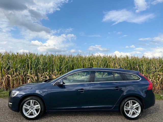 Volvo - 2013 - v60 - 2.4 d6 awd pl.i sum. - 7-szh-17 - afbeelding 14 van  15