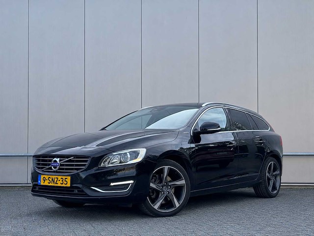 Volvo - 2013 - v60 - 2.4 d6 awd pl.i sum. - personenauto - afbeelding 1 van  16