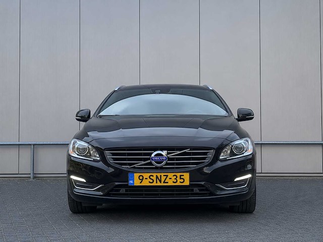 Volvo - 2013 - v60 - 2.4 d6 awd pl.i sum. - personenauto - afbeelding 9 van  16