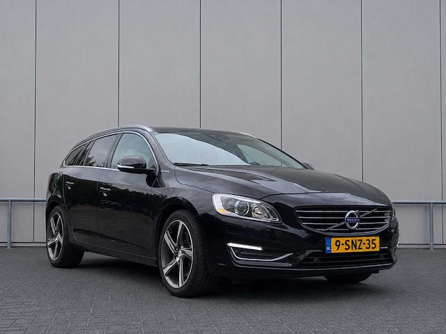 Volvo - 2013 - v60 - 2.4 d6 awd pl.i sum. - personenauto - afbeelding 10 van  16