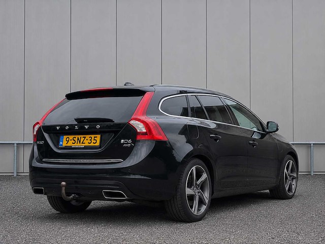 Volvo - 2013 - v60 - 2.4 d6 awd pl.i sum. - personenauto - afbeelding 11 van  16